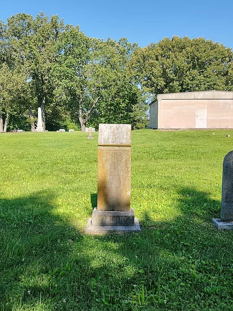 Belle Saling's grave. Photo 2