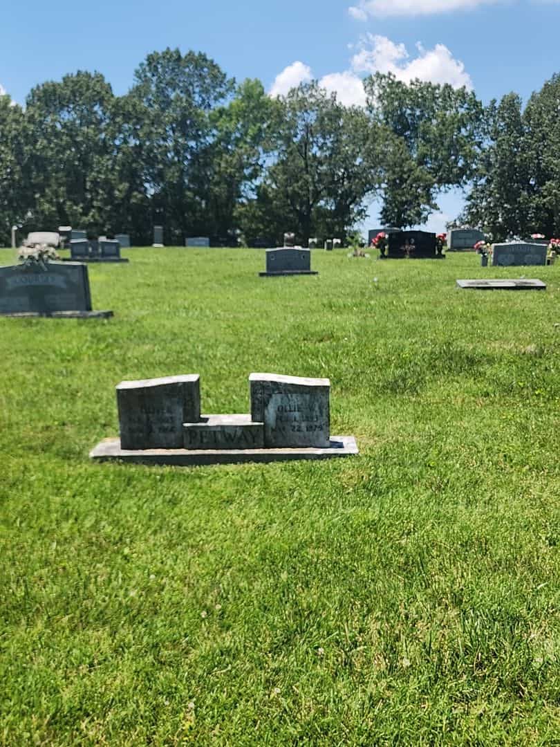 Ollie W. Petway's grave. Photo 2