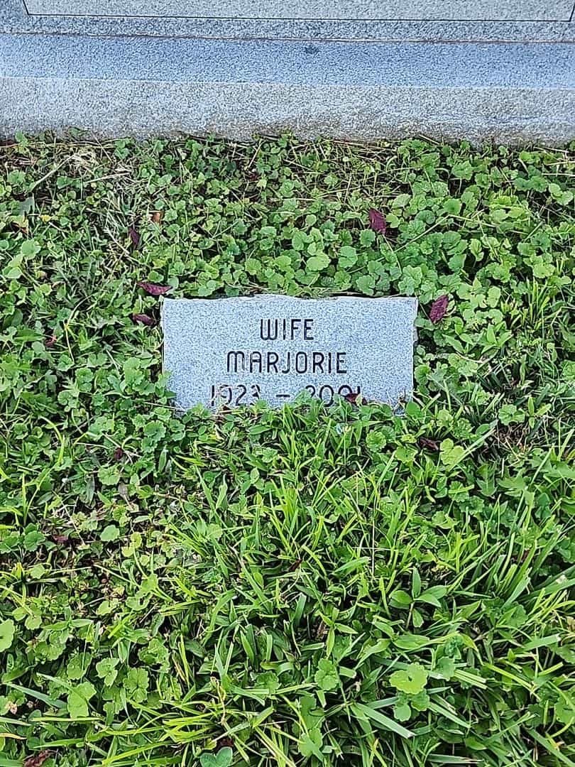 Marjorie Hall's grave. Photo 1