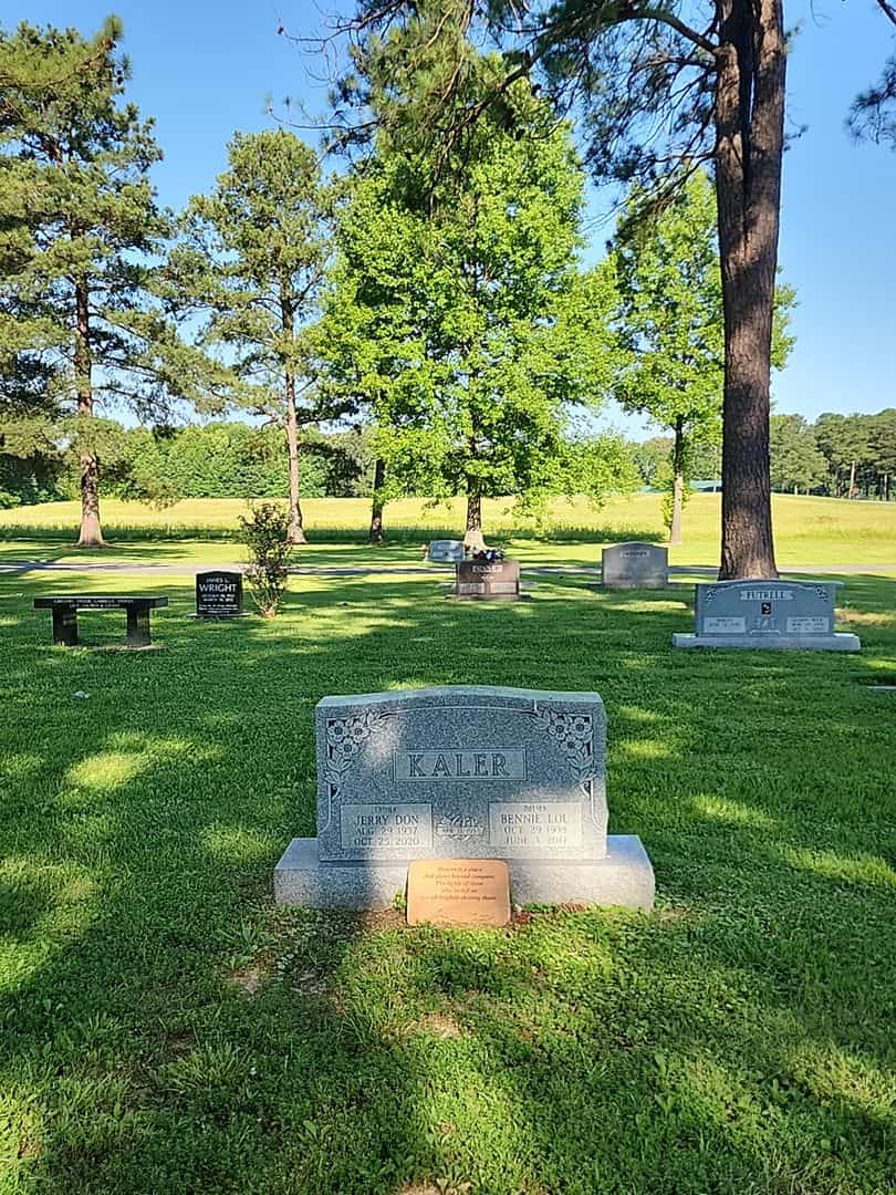 Bennie Lou Kaler's grave. Photo 2