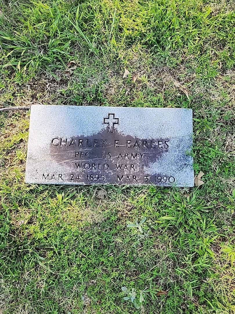Charley E. Earles's grave. Photo 1