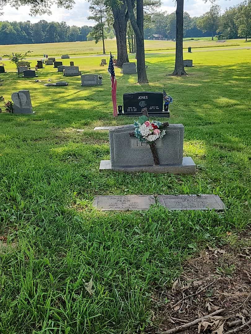 James Lloyd Fern's grave. Photo 2