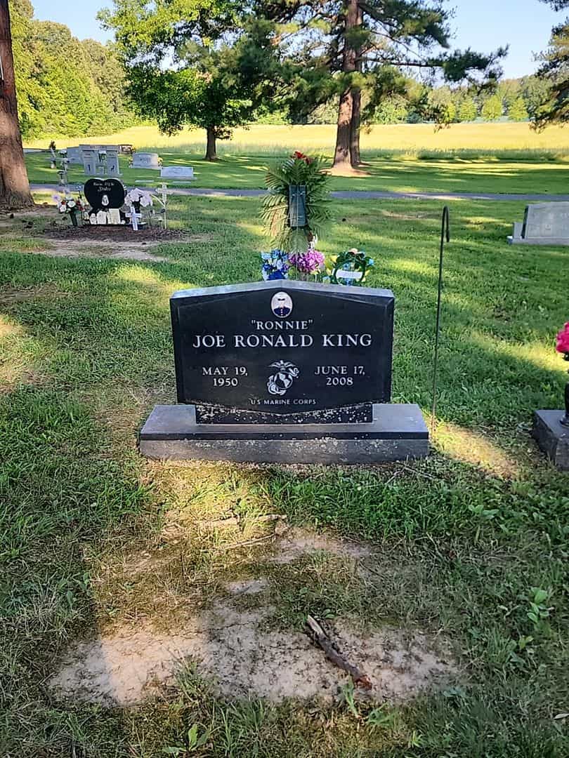 Joe Ronald "Ronnie" King's grave. Photo 2