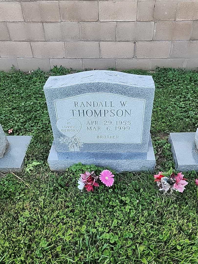 Randall W. Thompson's grave. Photo 1