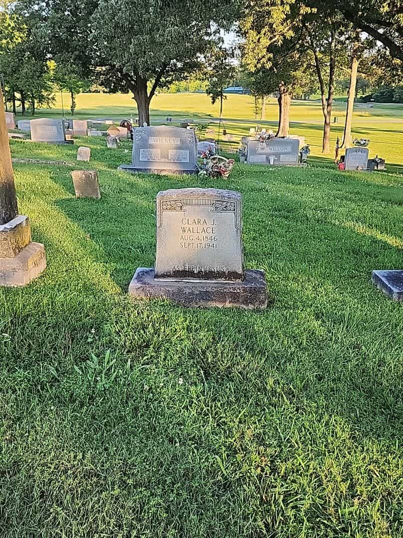 Clara J. Wallace's grave. Photo 2
