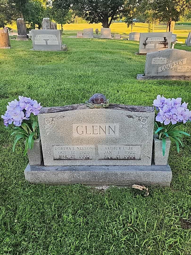 Arthur C. Glenn Junior's grave. Photo 1