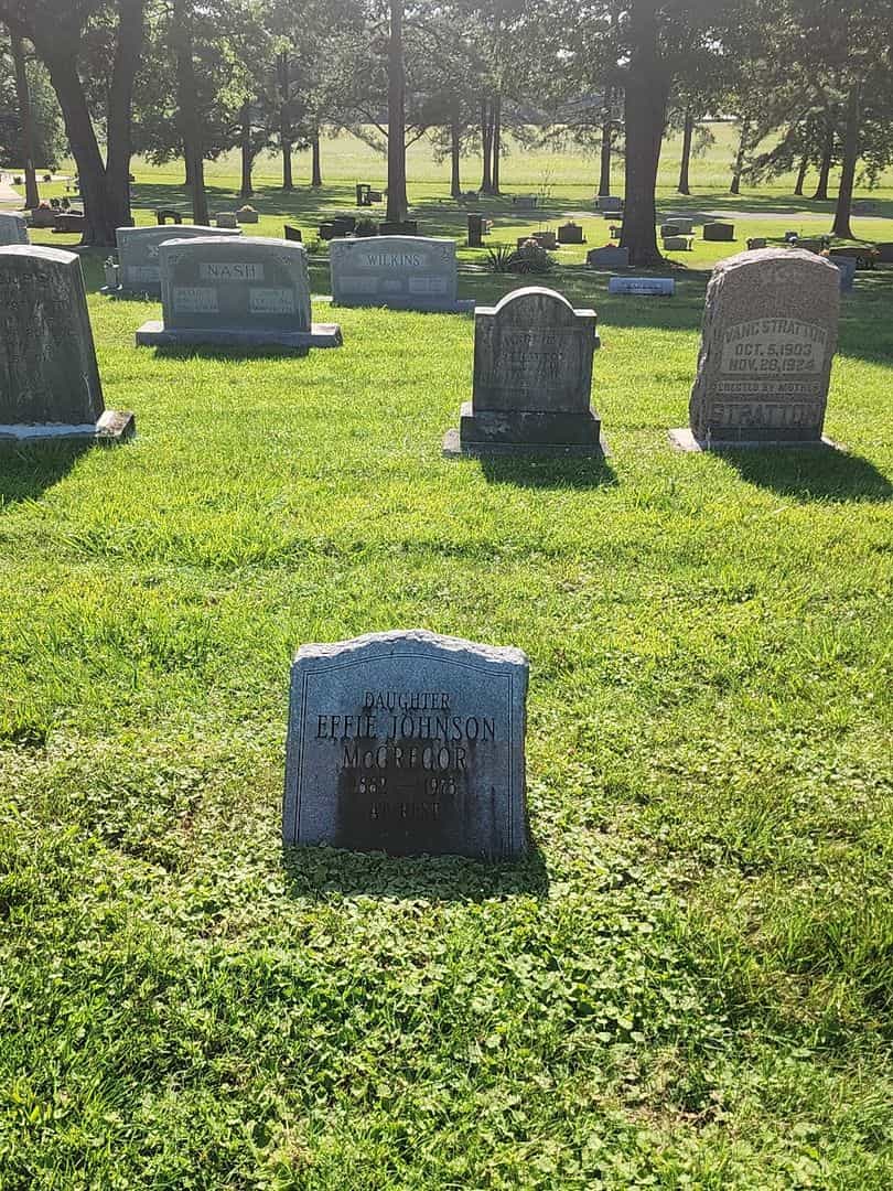 Effie Johnson McGregor's grave. Photo 2