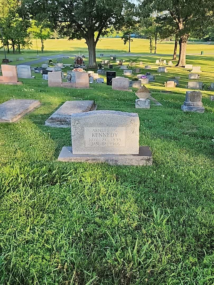 Arnett G. Kennedy's grave. Photo 2