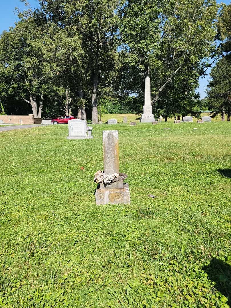 Claud Larrett's grave. Photo 2