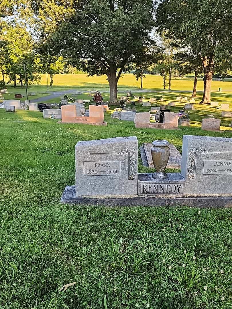 Frank Kennedy's grave. Photo 2