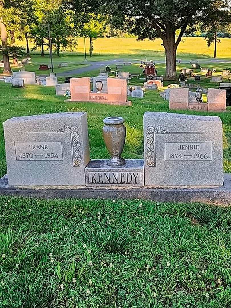 Jennie Kennedy's grave. Photo 1