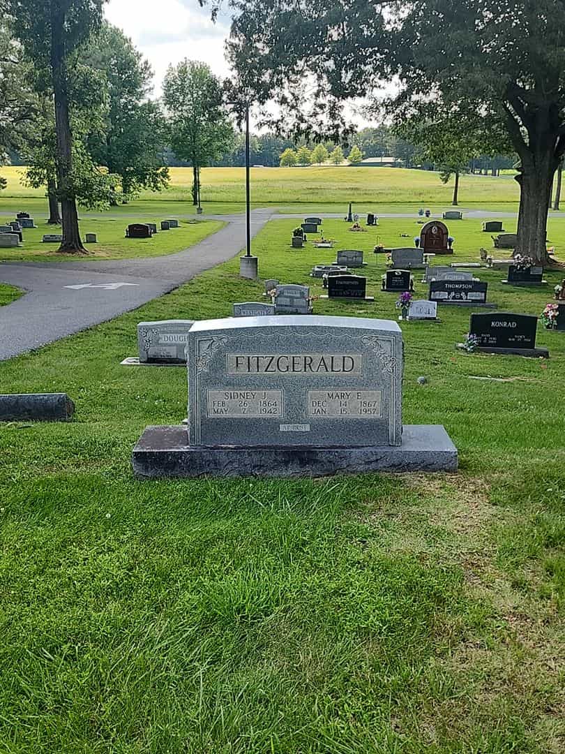 Sidney J. Fitzgerald's grave. Photo 2