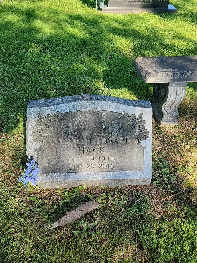 Kenneth Edward Hack's grave. Photo 1