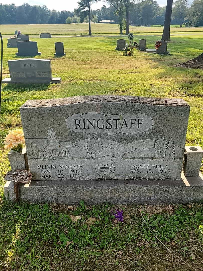 Melvin Kenneth Ringstaff's grave. Photo 1