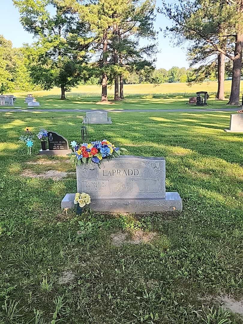 Donald W. LaPradd's grave. Photo 2