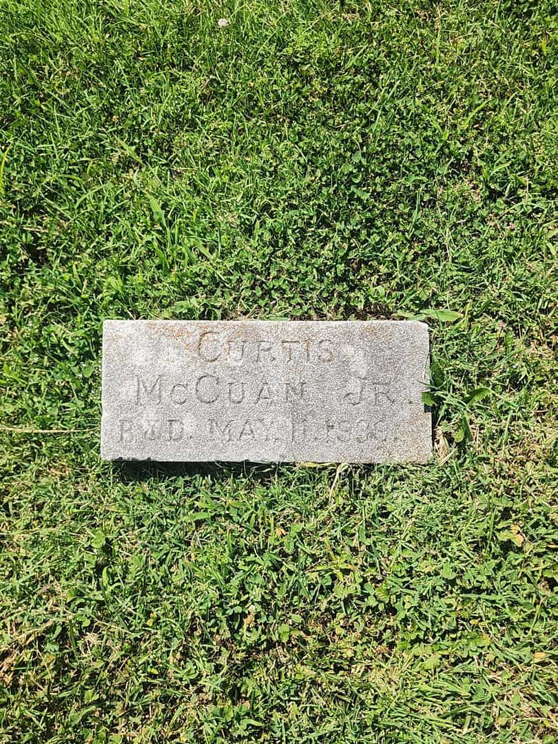 Curtis McCuan Junior's grave. Photo 1