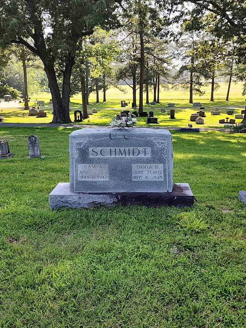 Dora D. Schmidt's grave. Photo 2