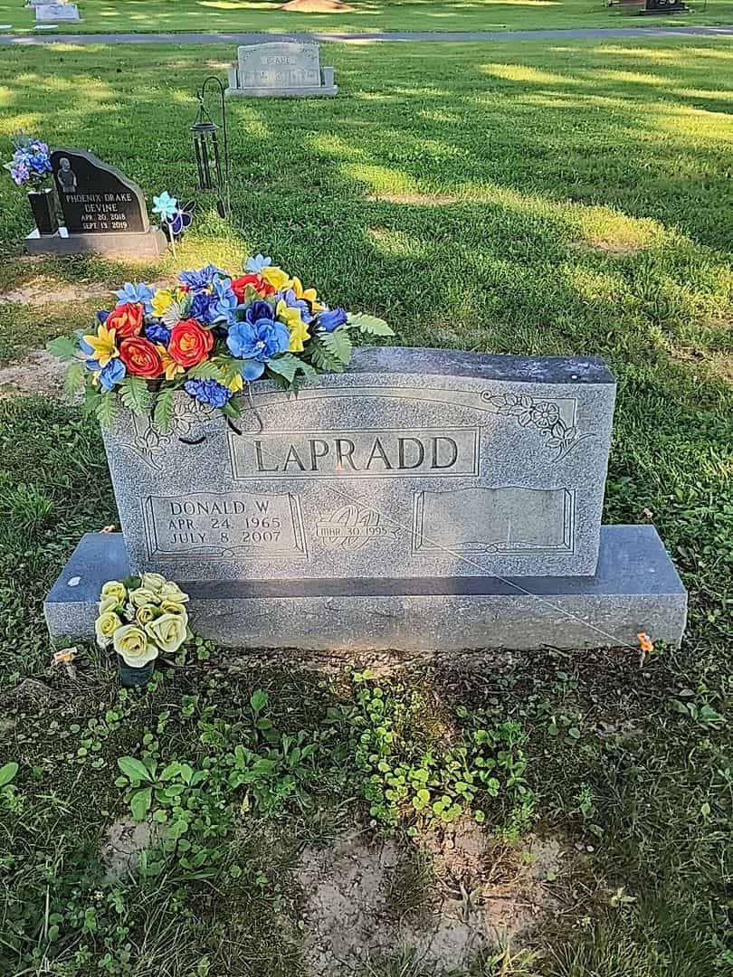 Donald W. LaPradd's grave. Photo 1