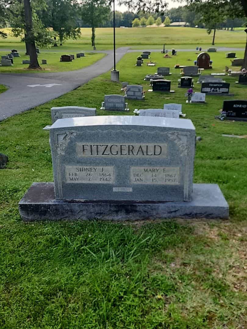 Sidney J. Fitzgerald's grave. Photo 1