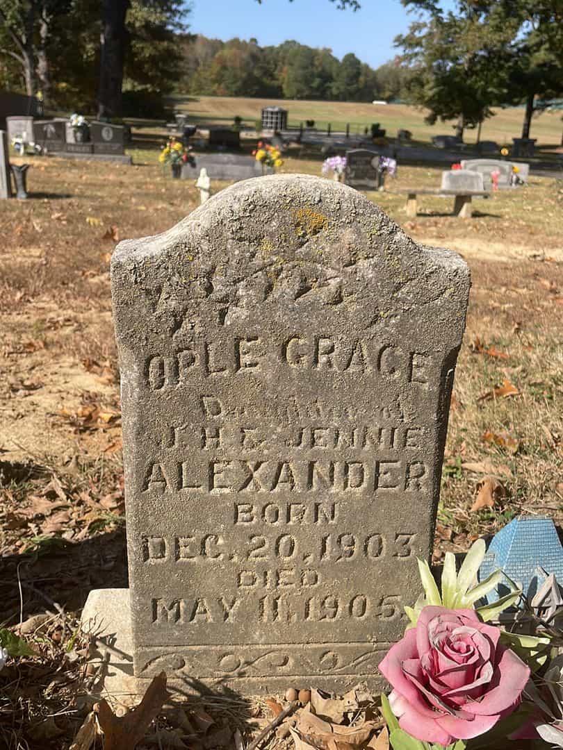 Ople Grace Alexander's grave. Photo 1