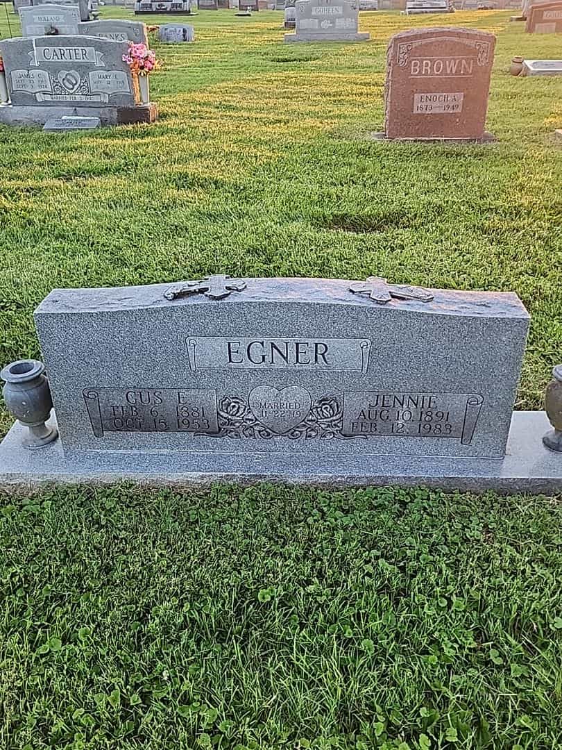 Jennie Egner's grave. Photo 1