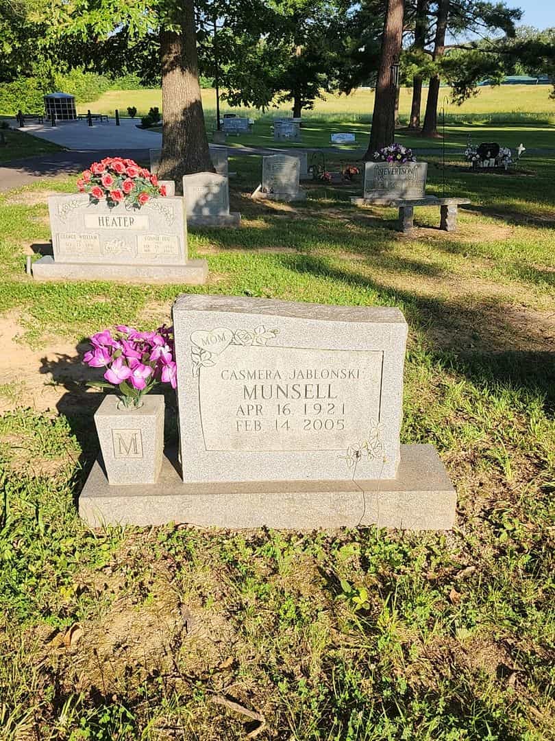 Casmera Jablonski Munsell's grave. Photo 1