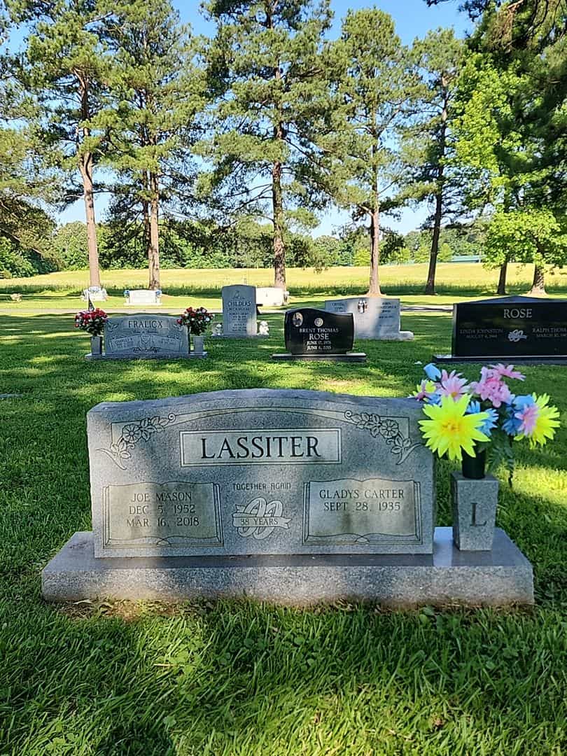 Joe Mason Lassiter's grave. Photo 1
