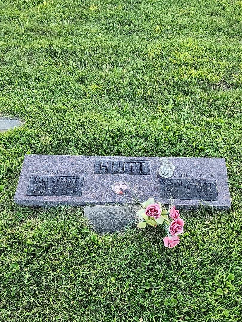 Hazel Oakley Huitt's grave. Photo 1