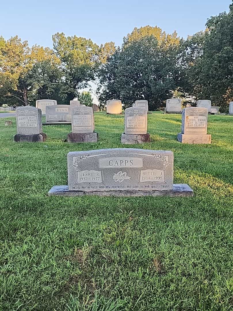 Bettie J. Capps's grave. Photo 2