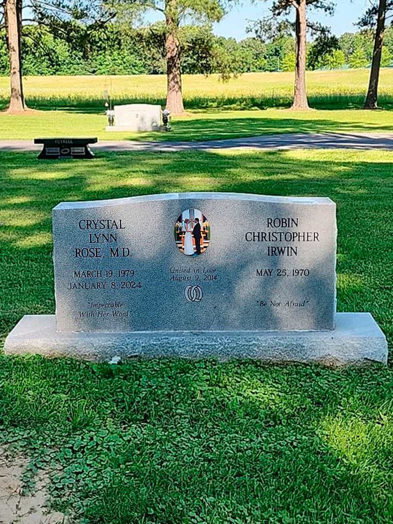 Doctor Crystal Lynn Rose's grave. Photo 1