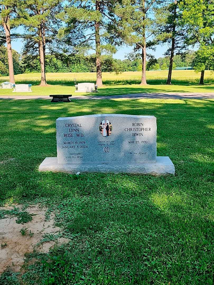 Doctor Crystal Lynn Rose's grave. Photo 2