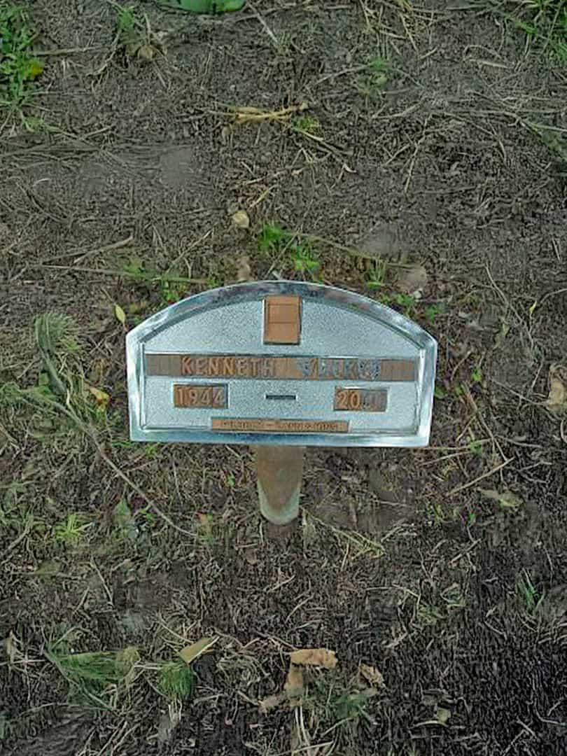 Kenneth Walker's grave. Photo 1