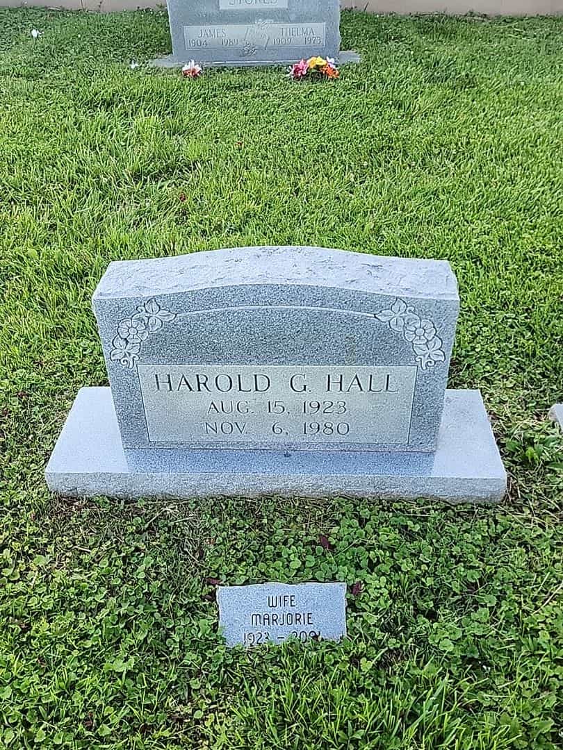 Harold G. Hall's grave. Photo 1