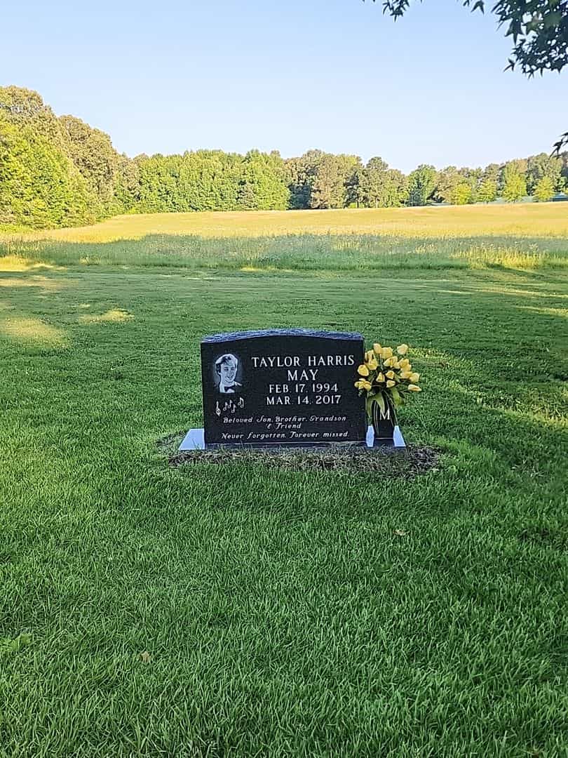 Taylor Harris May's grave. Photo 2