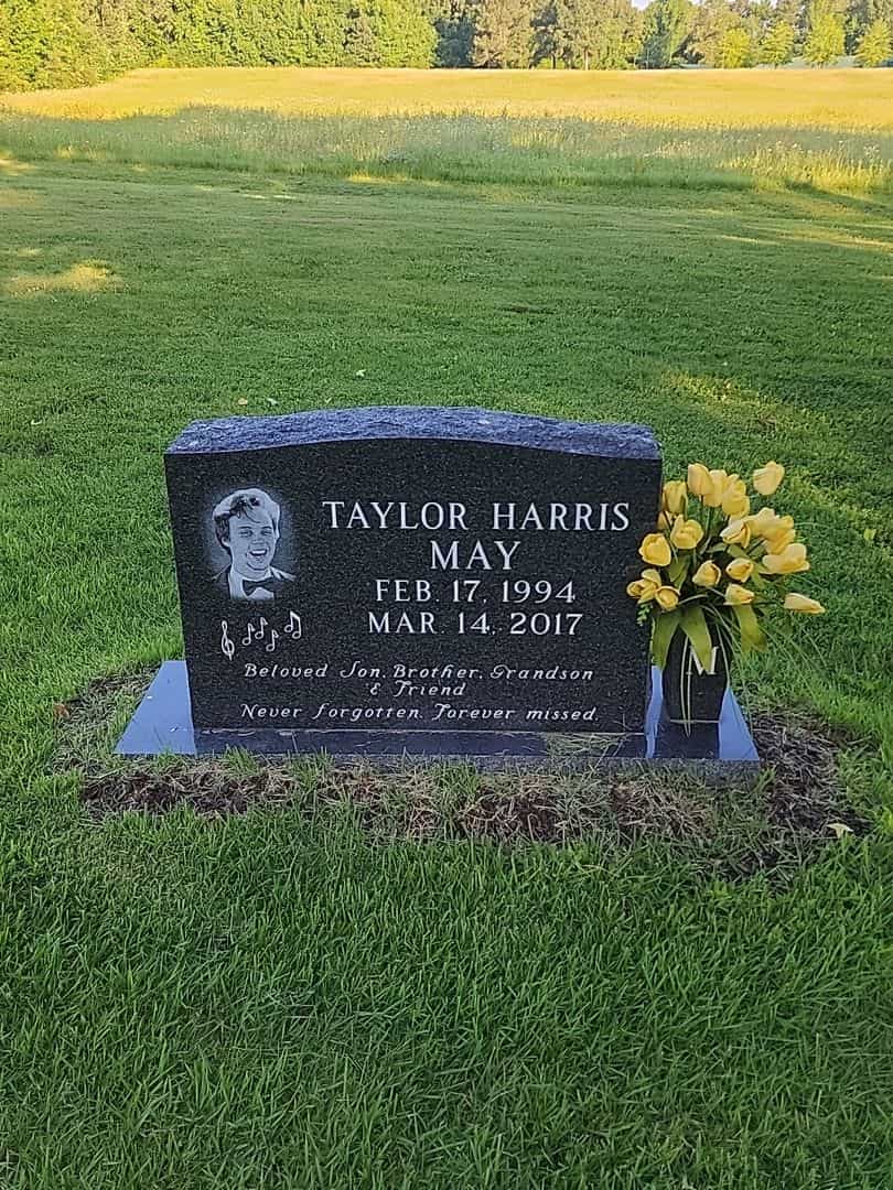 Taylor Harris May's grave. Photo 1