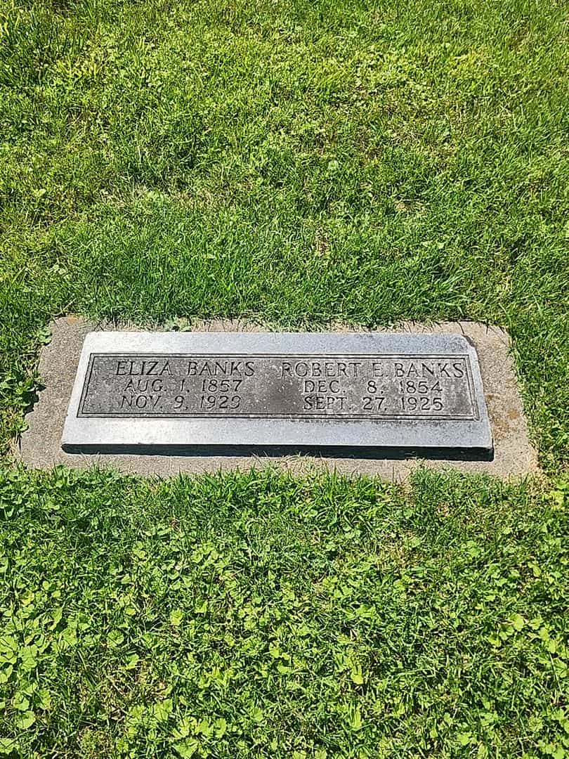 Robert E. Banks's grave. Photo 1