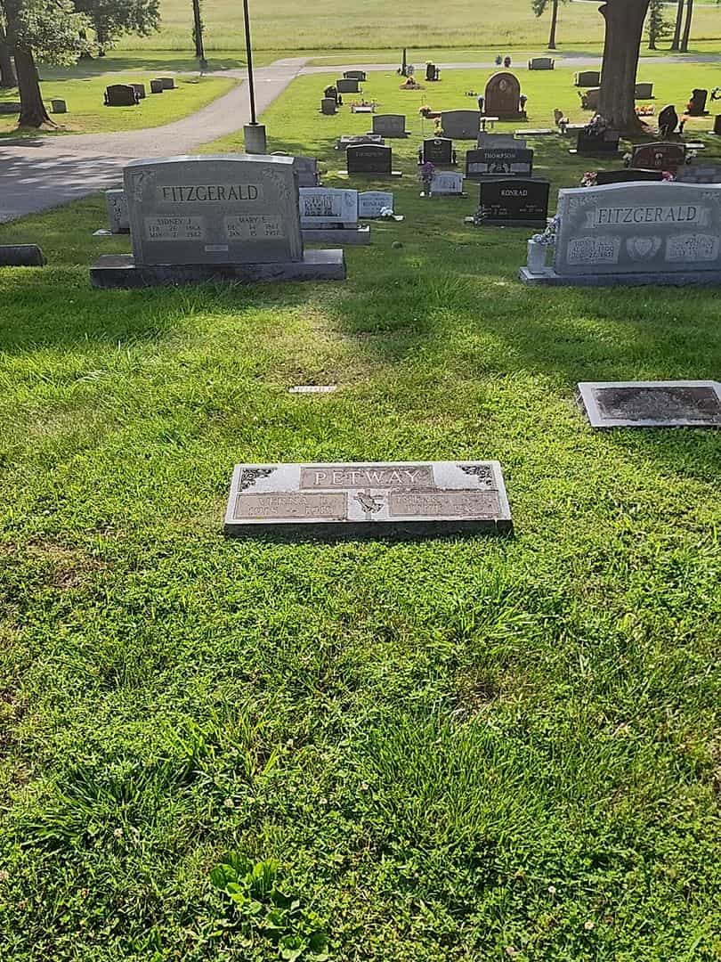 Verna L. Petway's grave. Photo 2