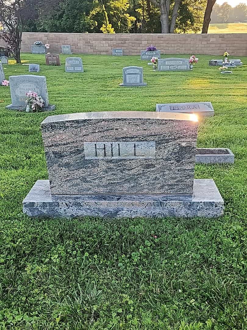 Mamie Sargent Hill's grave. Photo 1