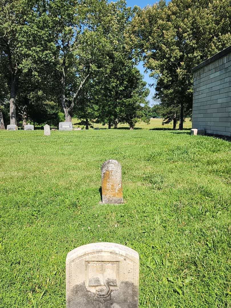 Cecil C. East's grave. Photo 2