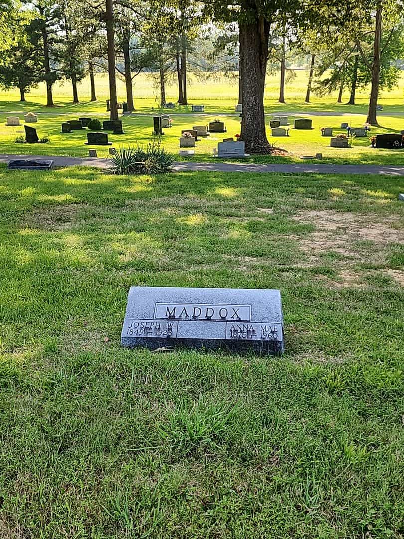 Anna Mae Maddox's grave. Photo 2