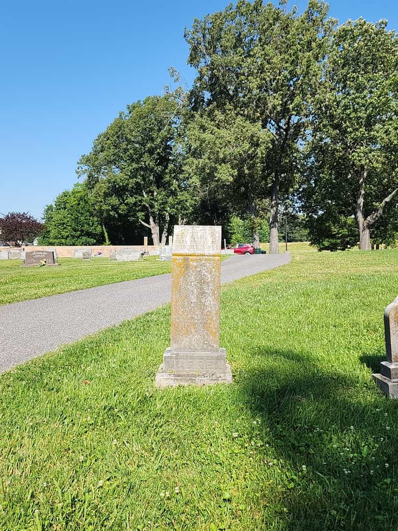 Dosia E. Warren's grave. Photo 2