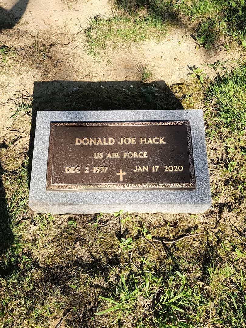 Donald Joe Hack's grave. Photo 3