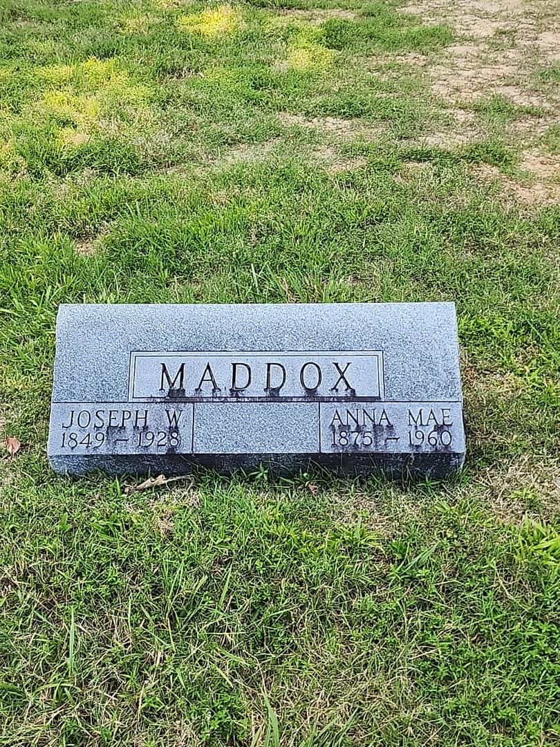 Anna Mae Maddox's grave. Photo 1