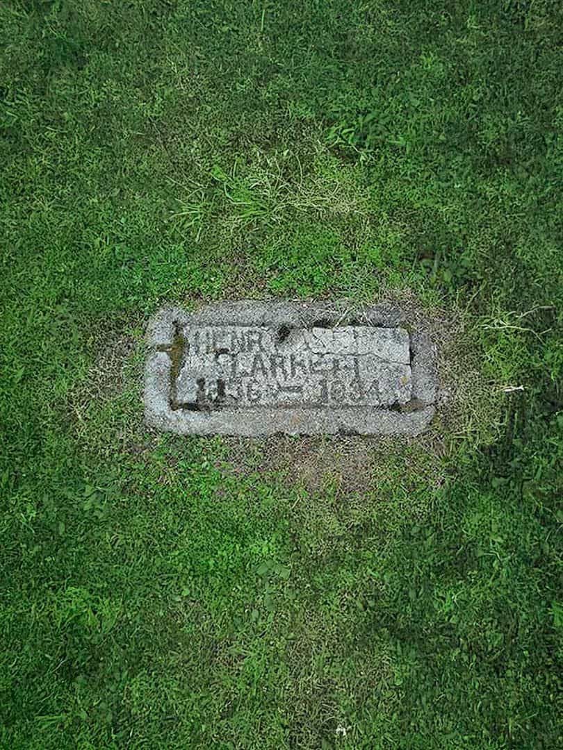 Henry W. Larrett's grave. Photo 1