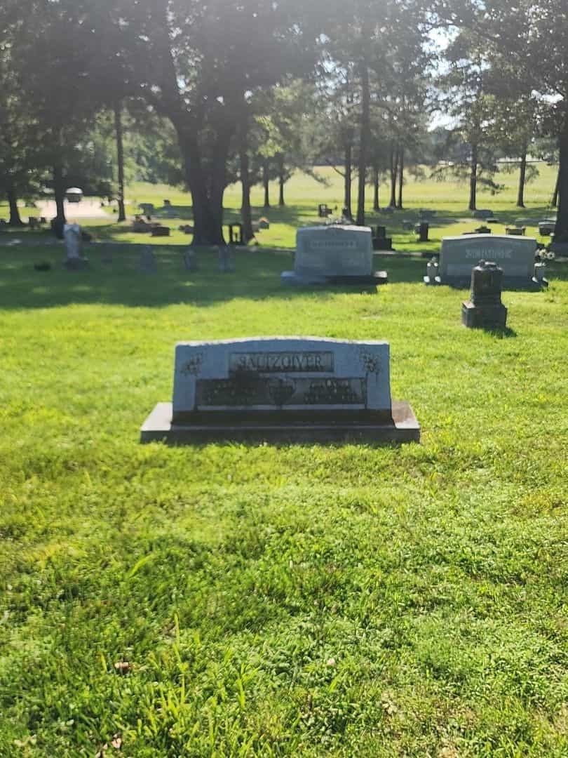 Earcelle Saltzgiver's grave. Photo 2