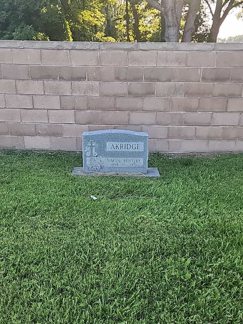 Simon Bentley Akridge's grave. Photo 2