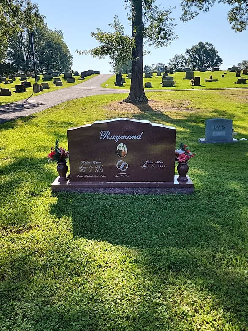 Robert Earle Raymond's grave. Photo 2