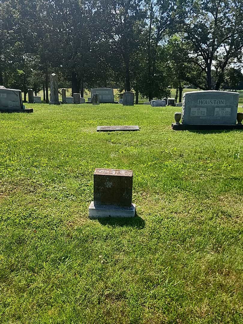 Ollie C. East's grave. Photo 2