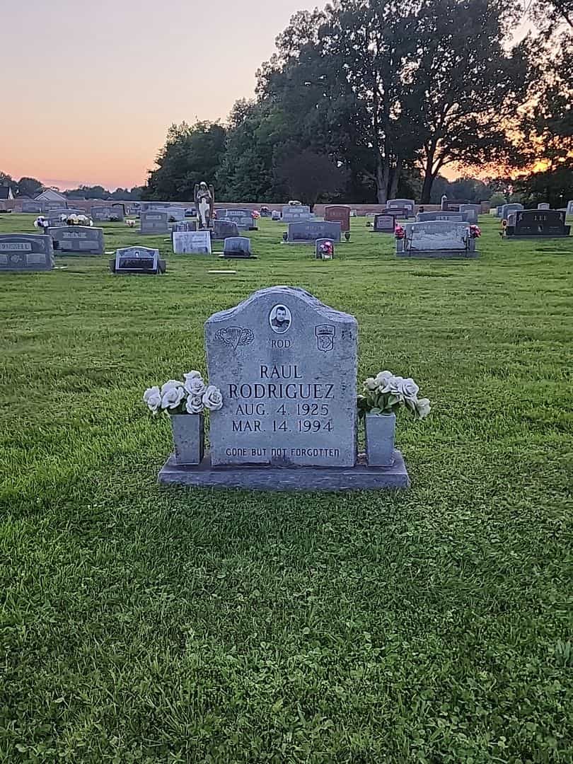Raul "Rod" Rodriguez's grave. Photo 2