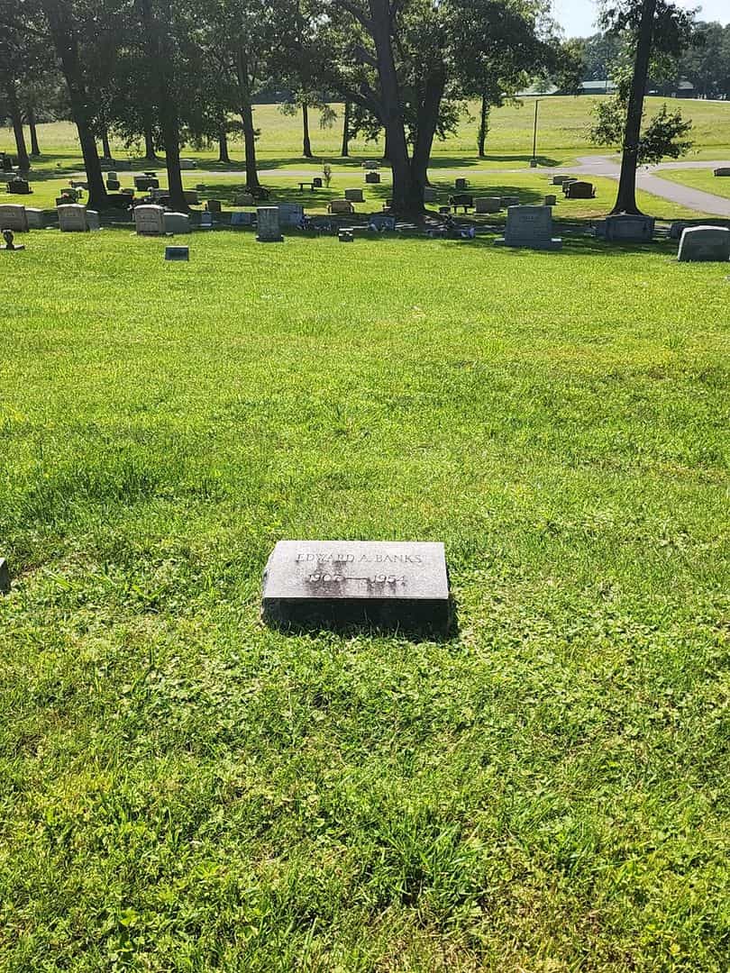 Edward A. Banks's grave. Photo 2